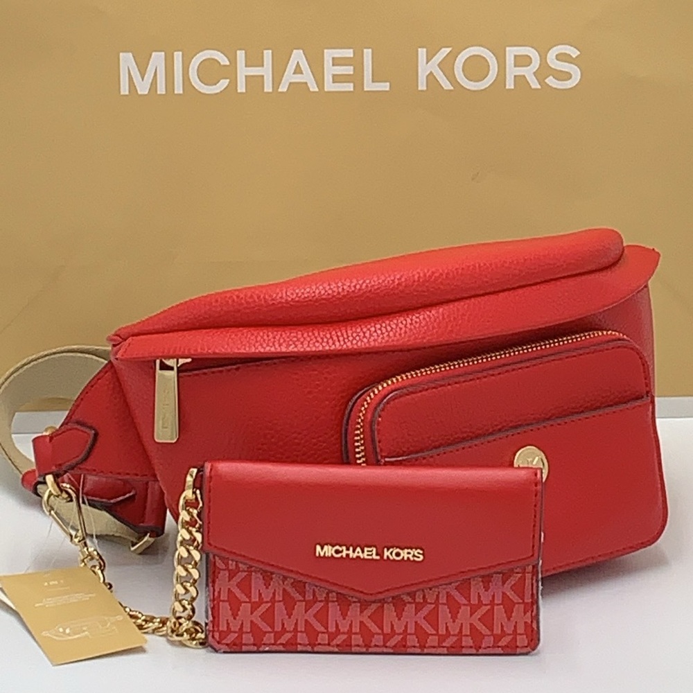 MICHAEL KORS
Maisie Large Pebbled Leather 2-in-1 Sling Pack
Bright Red
NWT